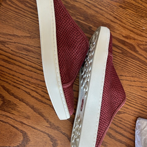 Softt women’s 8.5 slip on mauve/ rose shoe - Picture 2 of 3